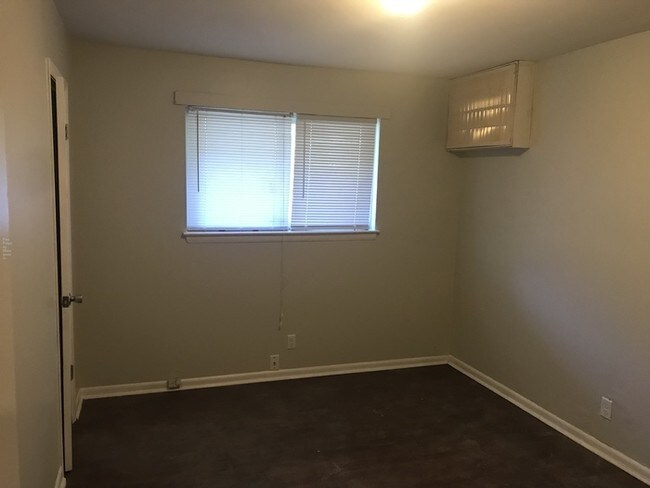 Building Photo - Cozy Brainerd Duplex!