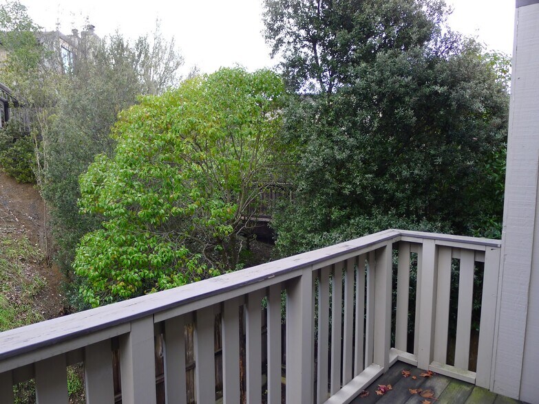 Building Photo - 2 Sheldrake Ct