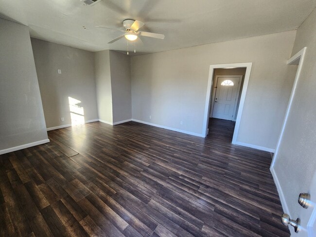 Building Photo - Spacious 3-Bedroom, 2-Bathroom Home AVAILABLE NOW!!