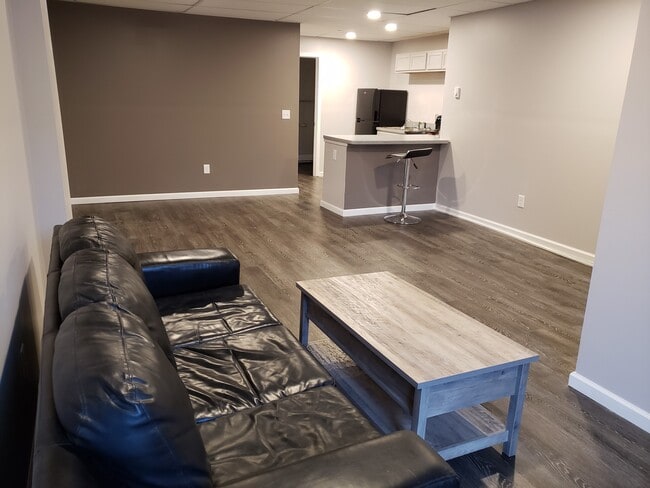 Building Photo - 17 Broad St.