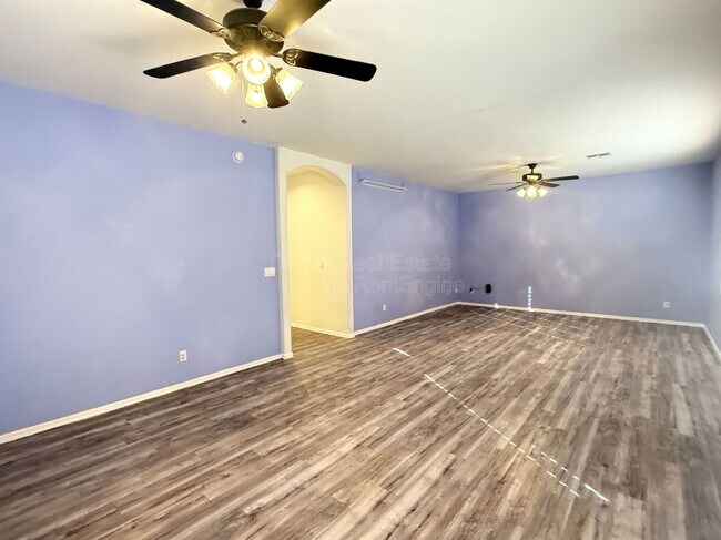 Building Photo - 9786 S La Rosa Dr