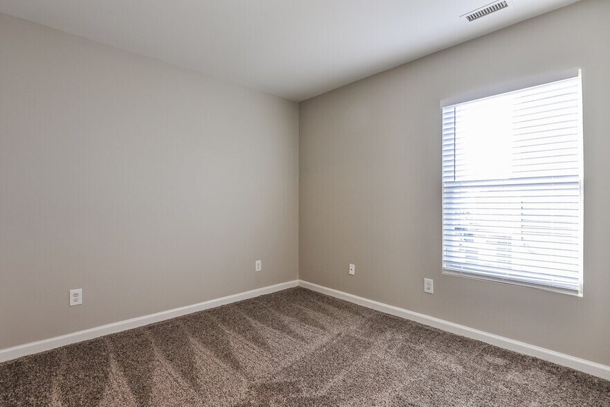 Building Photo - 535 Kerriann Ln