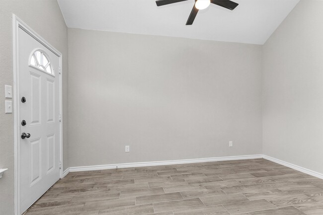 Building Photo - 16706 E Hammon