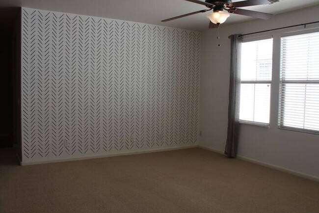 Building Photo - Great Gilbert Location!