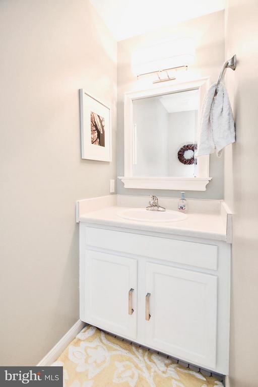 Building Photo - 102 Peregrine Ln