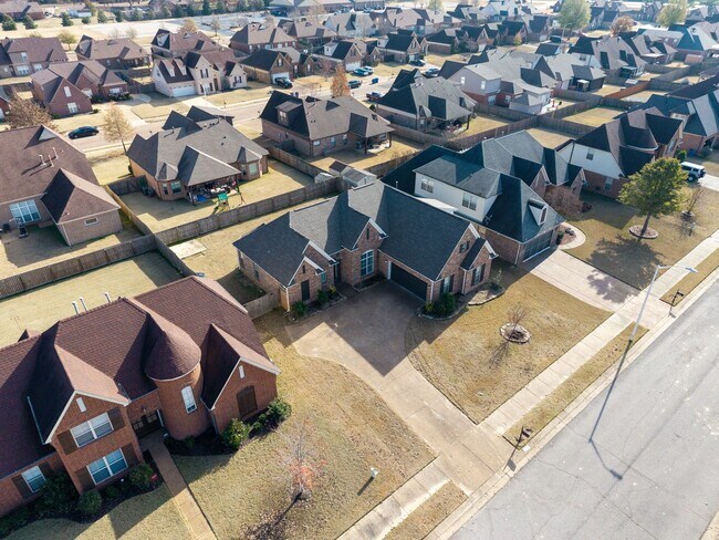 Building Photo - Completely Renovated 4bd/2ba in Olive Branch