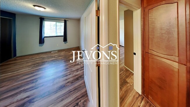 Building Photo - $500 Rent Credit | 3-bedroom single-family...