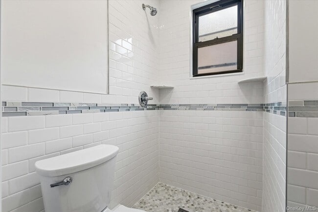 Building Photo - 422 Bleecker St