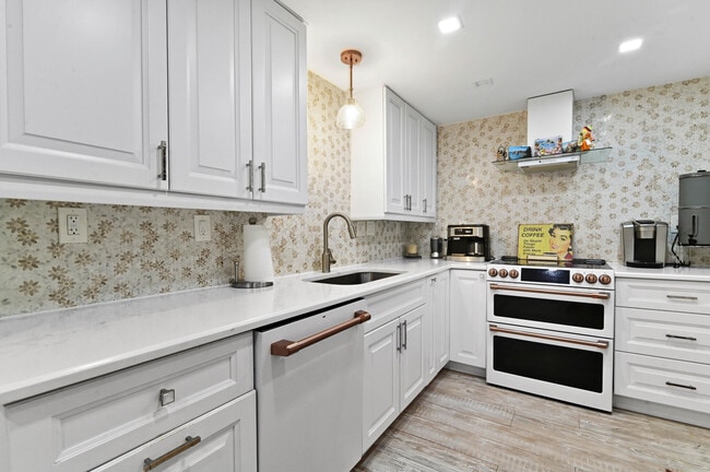 Building Photo - 2840 S Ocean Blvd