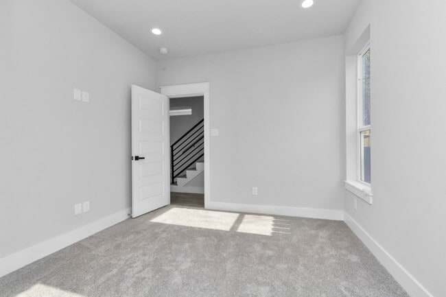 Building Photo - 2706 Dennis St