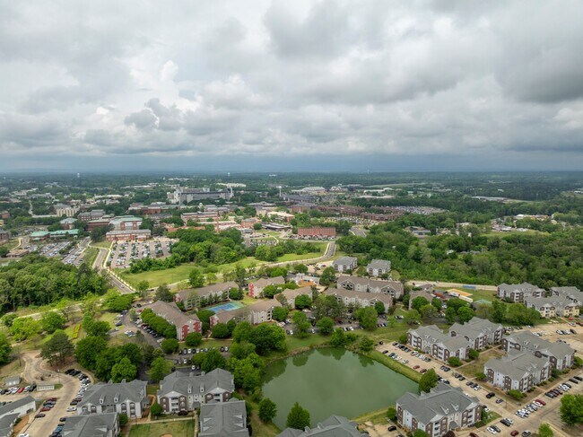 Building Photo - Beautiful 3 bed 3.5 bath Condo
