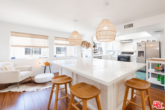 Building Photo - 1001 Figueroa Terrace