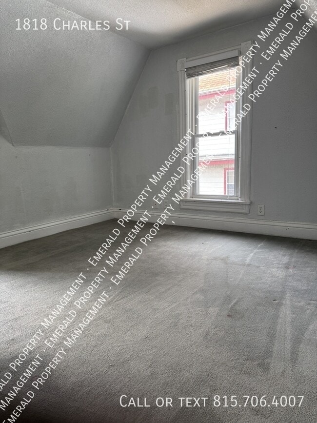 Building Photo - 1818 Charles St