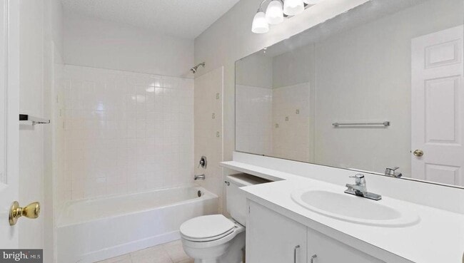 Building Photo - 42 Mendrey Ct