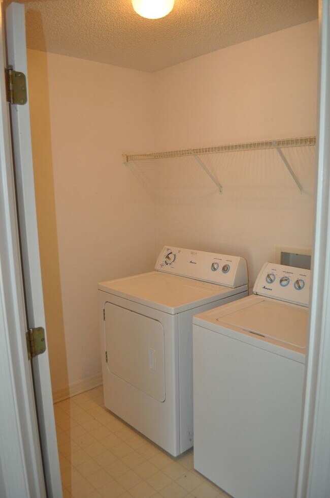 Building Photo - Pine Lakes 3bdrm home on a cul-de-sac!