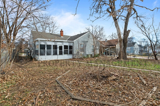 Building Photo - 1913 N Hood St