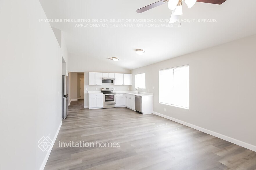 Building Photo - 8647 W Mariposa Dr