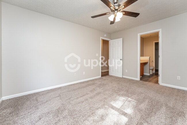 Building Photo - Fantastic 5bd/2.5ba home! Let yourself in!