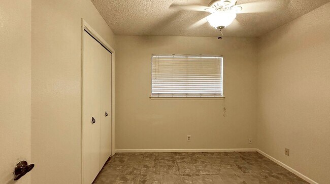 Building Photo - 3/2 in Northern Hills!!!