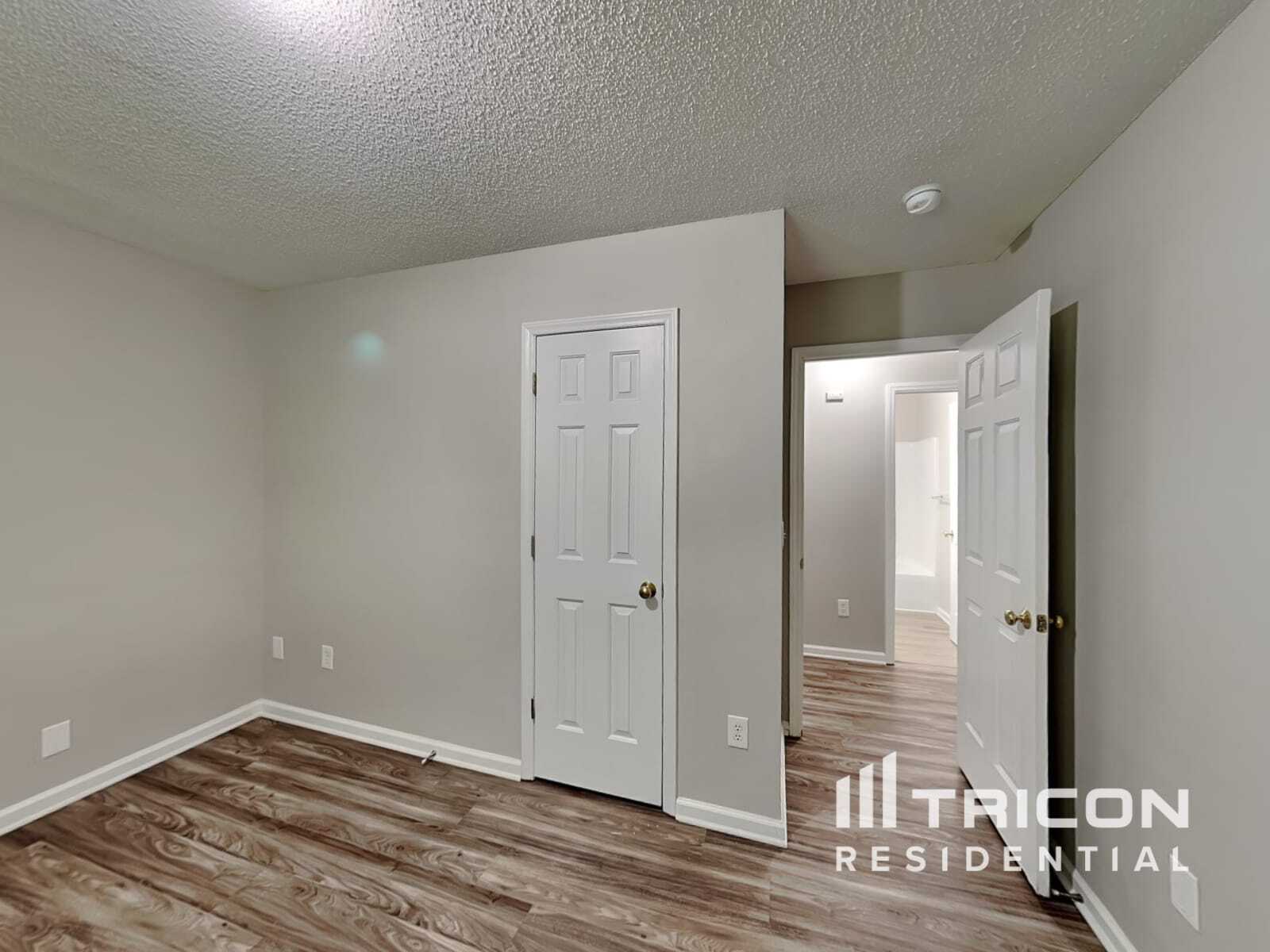 Building Photo - 2437 River Chase Dr