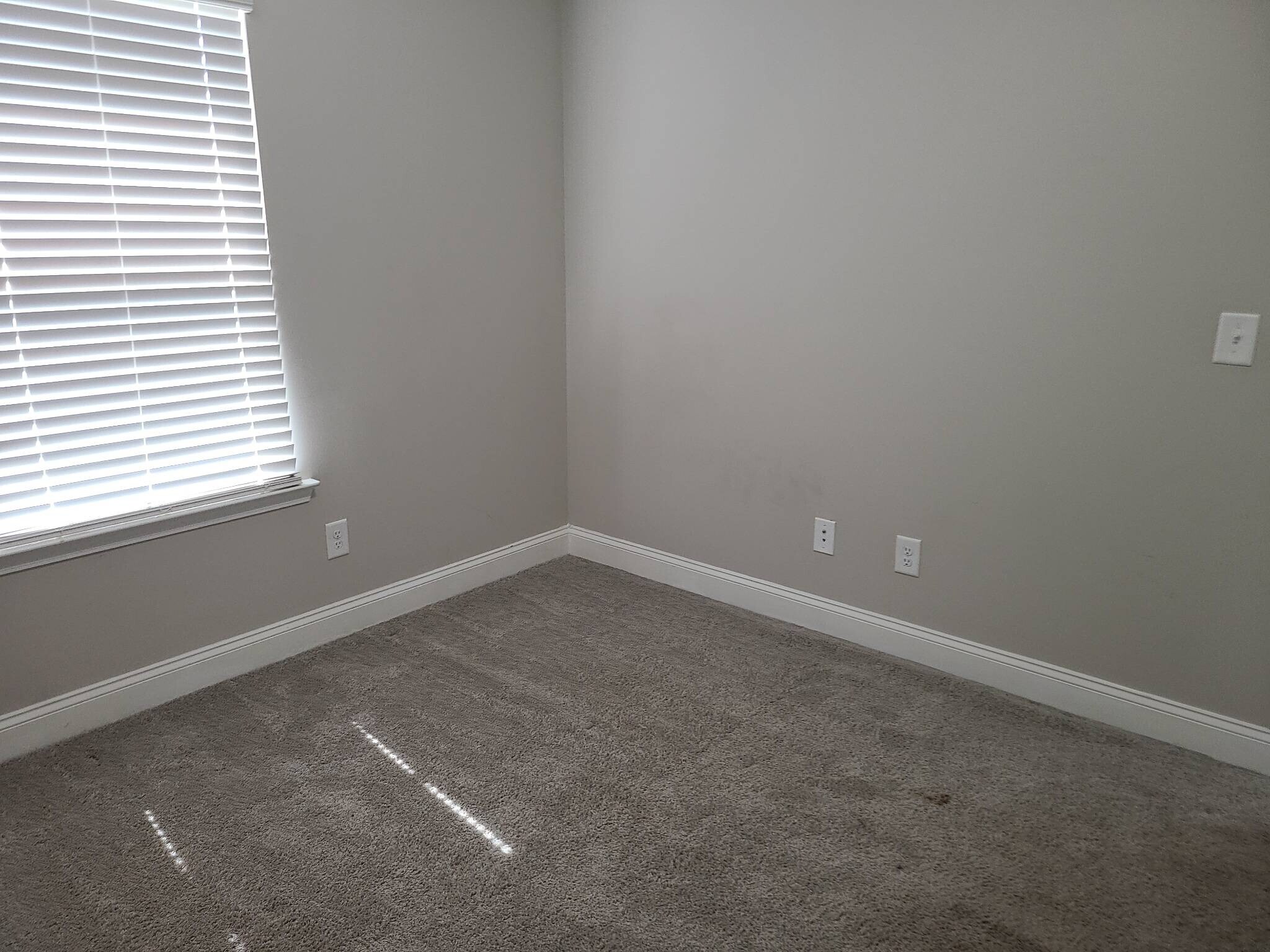 Building Photo - Room in House on Kestrel Cir