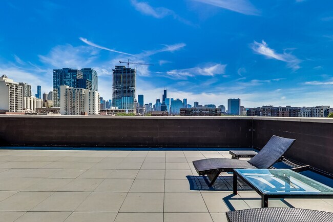 Building Photo - 317 W Evergreen Ave