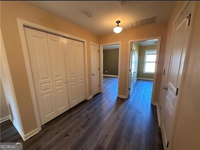 Building Photo - 6125 Crested Moss Dr