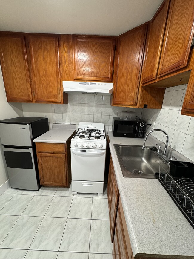 Building Photo - 1449 S Mayfair Ave