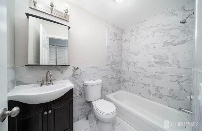 Building Photo - 22 Linden Ave