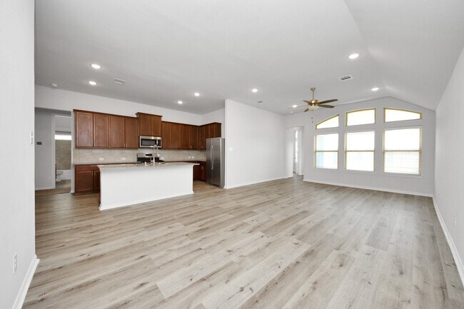 Building Photo - 165 Sunray Creek Dr