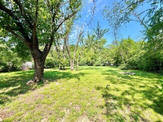 Building Photo - 1813 Wayne St