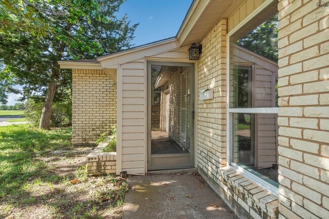 Building Photo - 5114 Fairway Blvd