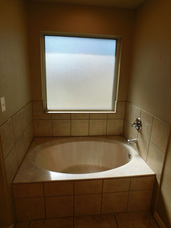 Building Photo - 244 Ariana Ct
