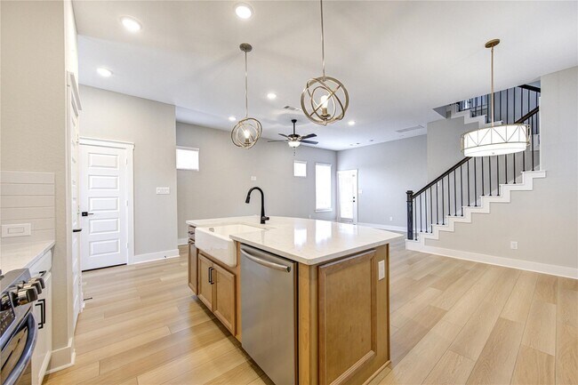 Building Photo - 18515 Parkland Row Dr