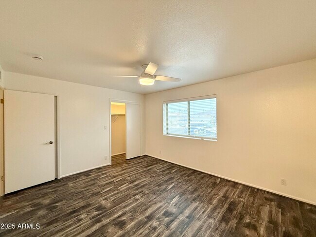 Building Photo - 4559 E Dragoon Ave