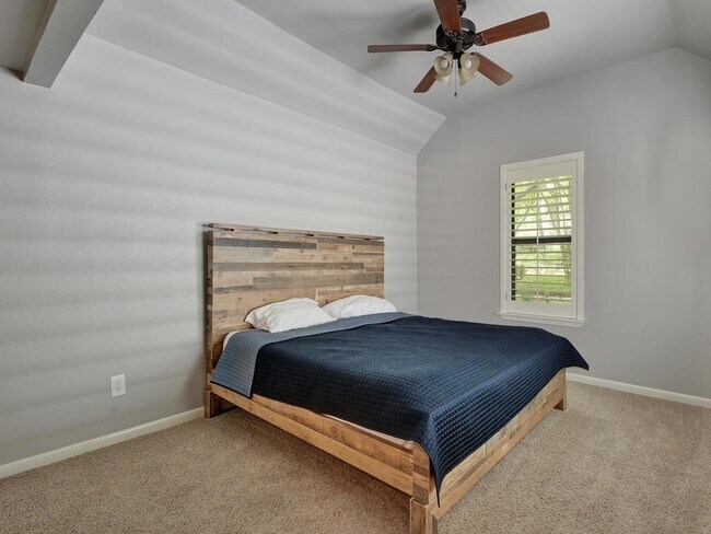 Building Photo - Beautiful town home in Downtown Austin!