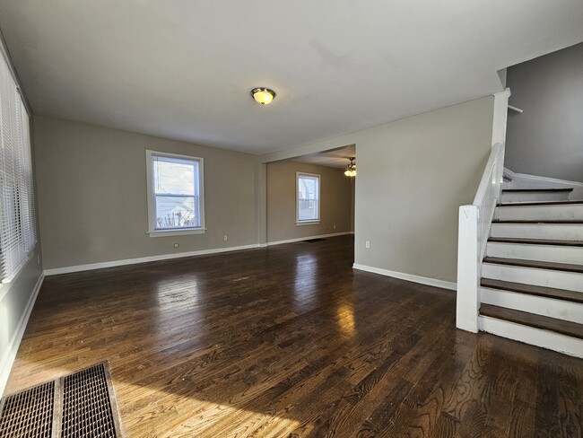 Building Photo - 423 Hayes St