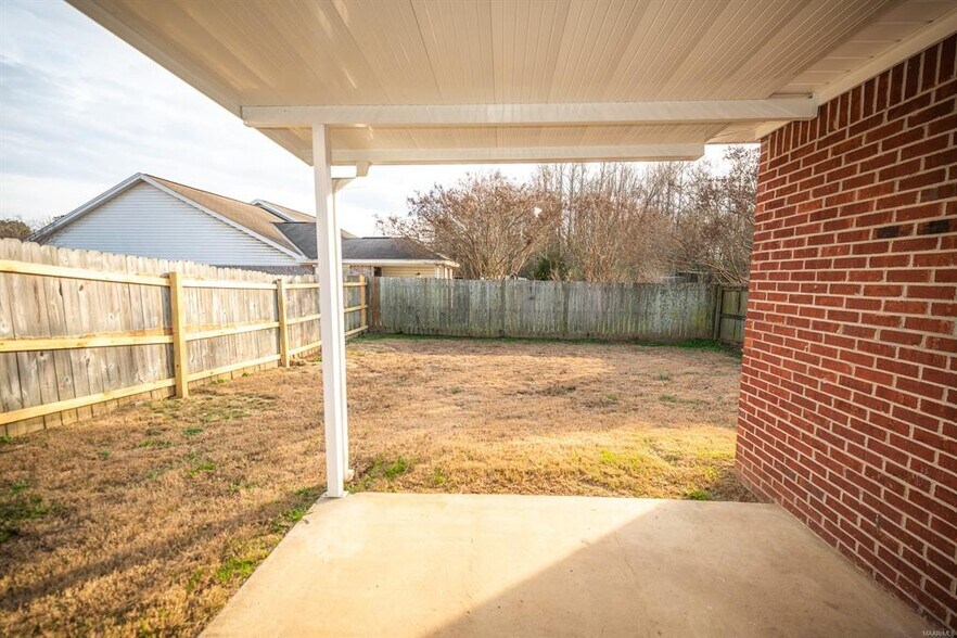 Building Photo - 325 James Dr