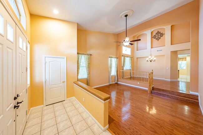 Building Photo - Beautiful 4-bedroom home located in Henderson