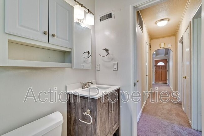 Building Photo - 1764 Montecito Ave