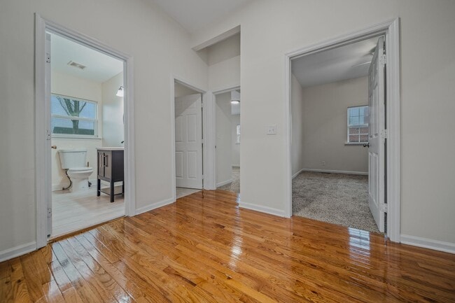 Building Photo - Spacious & Recently Renovated 4 Bedroom Home Available Now!!