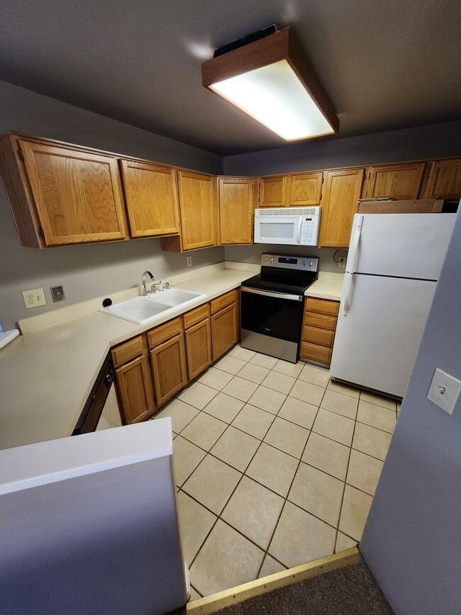 Kitchen - 560 Autumn Crest Cir