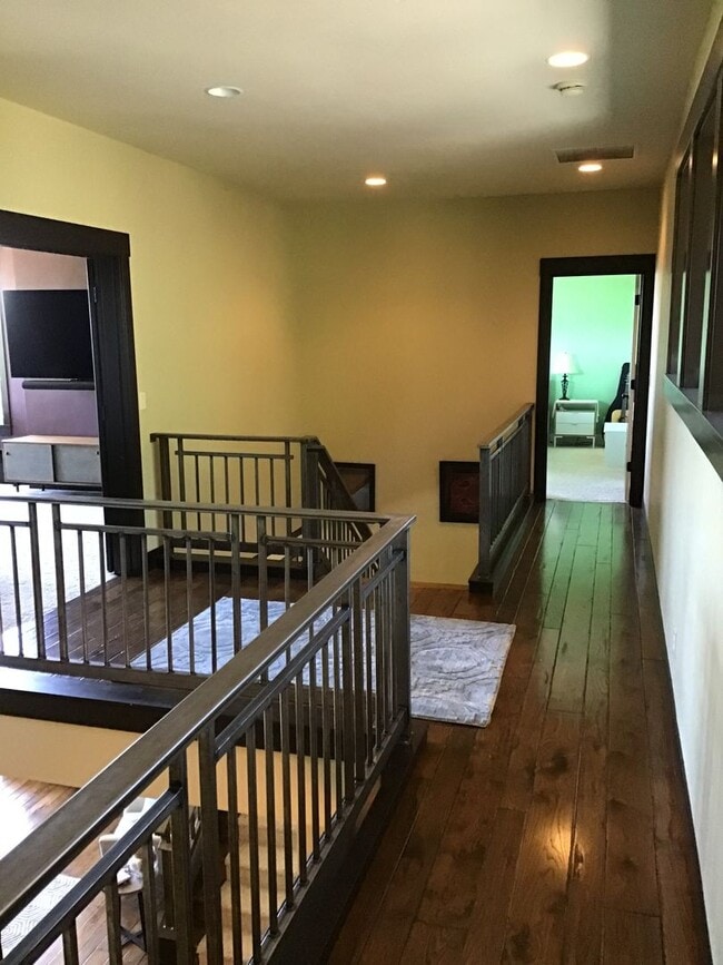 Building Photo - Gorgeous 4 Bedroom Home on Awbrey Butte!