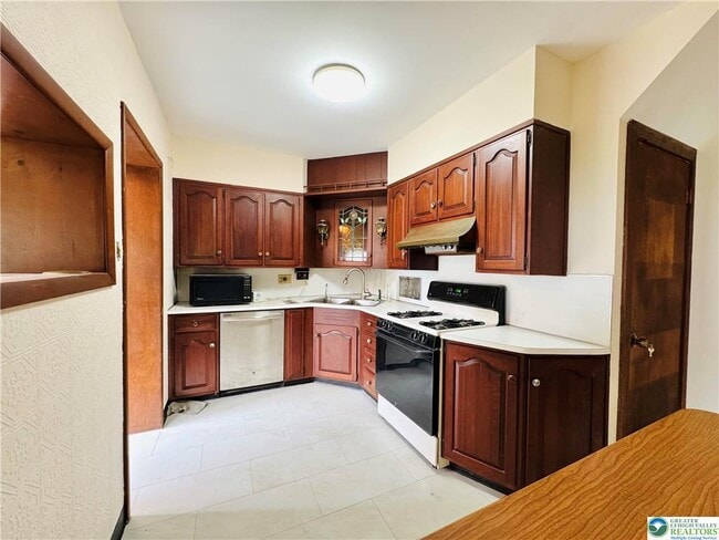 Building Photo - 2619 Broad St