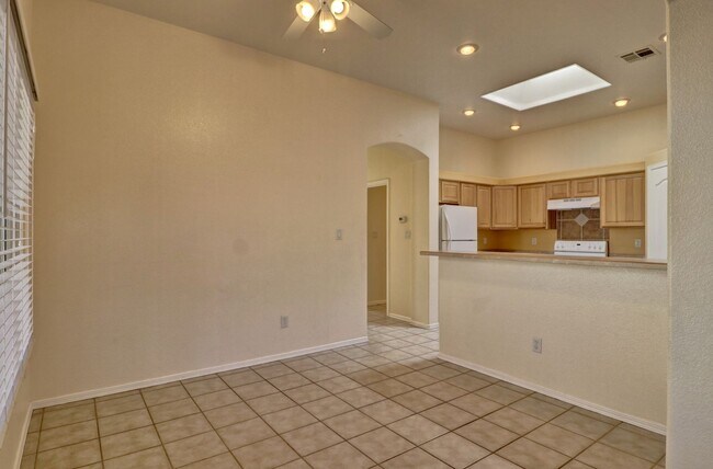 Building Photo - 2305 Santo Domingo Ave