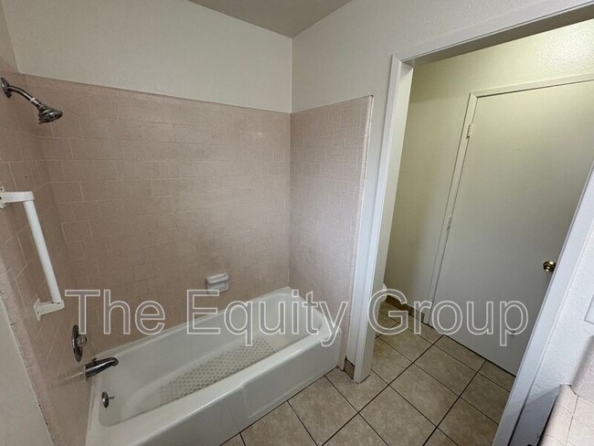 Building Photo - 2038 S Cain St