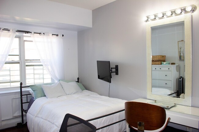 Building Photo - 260 Beach 81st St