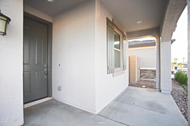 Building Photo - 1005 W Finch Dr