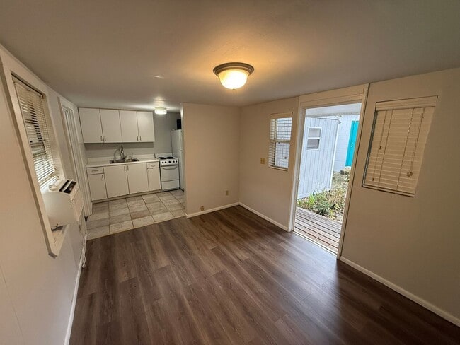 Building Photo - 1233 Virginia Dr