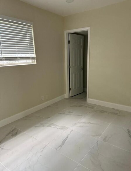 Building Photo - 841 NW 39th St
